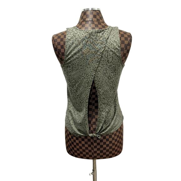 90 Degree by Reflex Green Leopard Crop Tank Top Medium Open Keyhole Back Yoga - Picture 4 of 8
